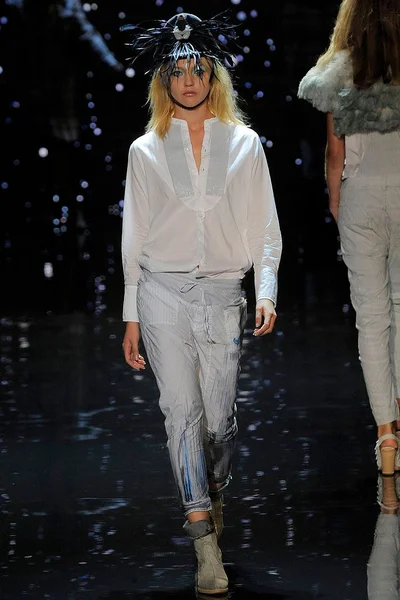 Look 12